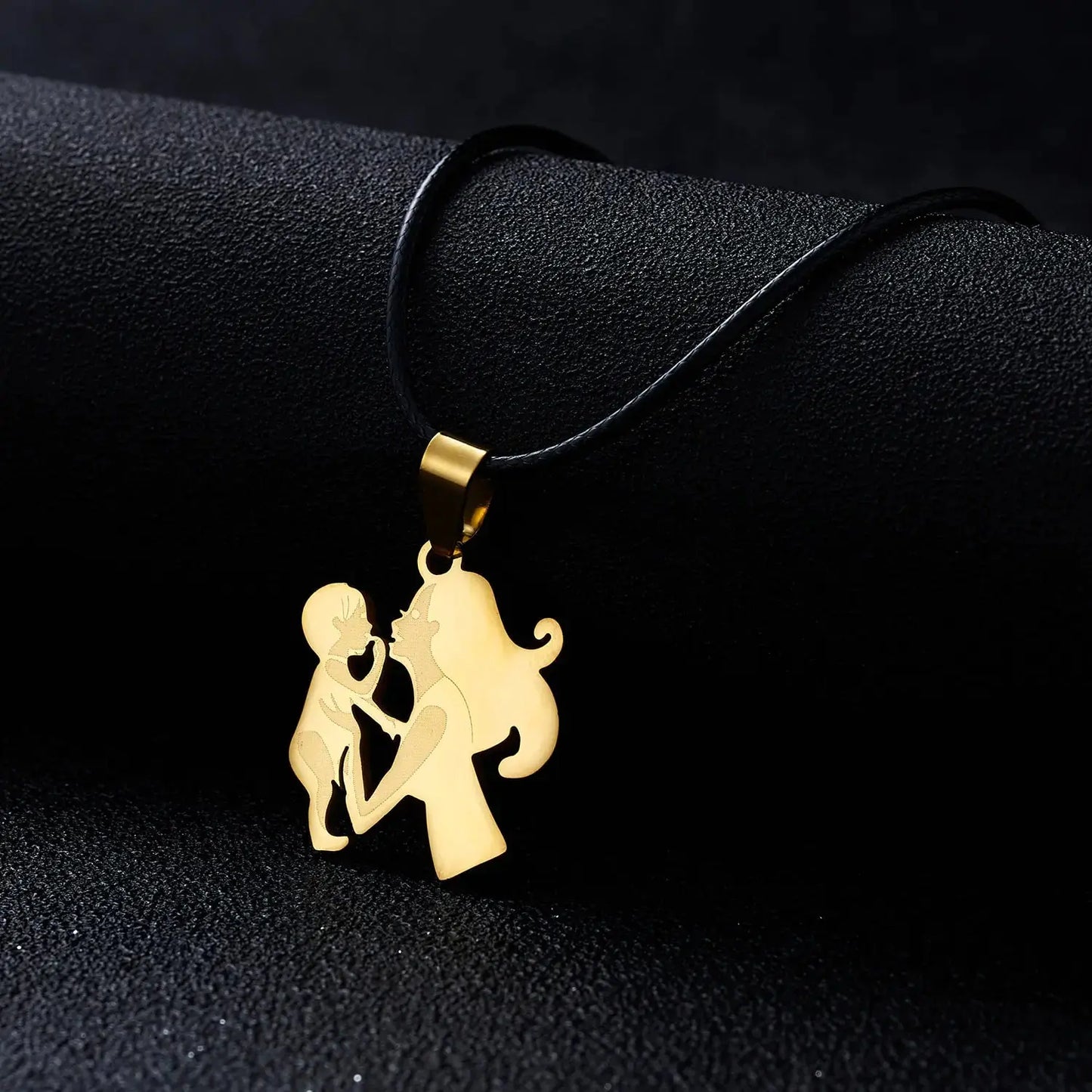 Mama Letter Pendant Necklace BrightBox